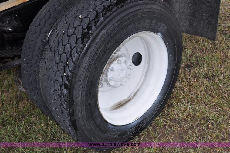 image for item G6184 1990 Ford L8000 dump bed truck