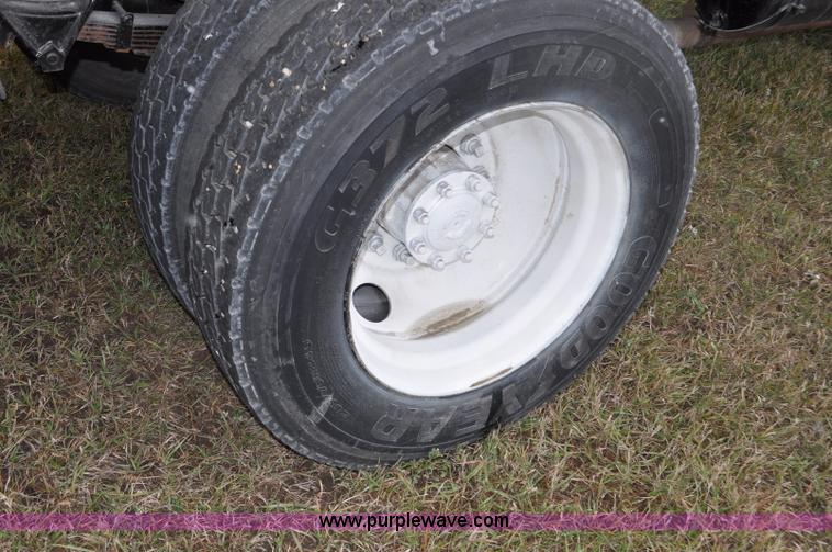 image for item G6184 1990 Ford L8000 dump bed truck