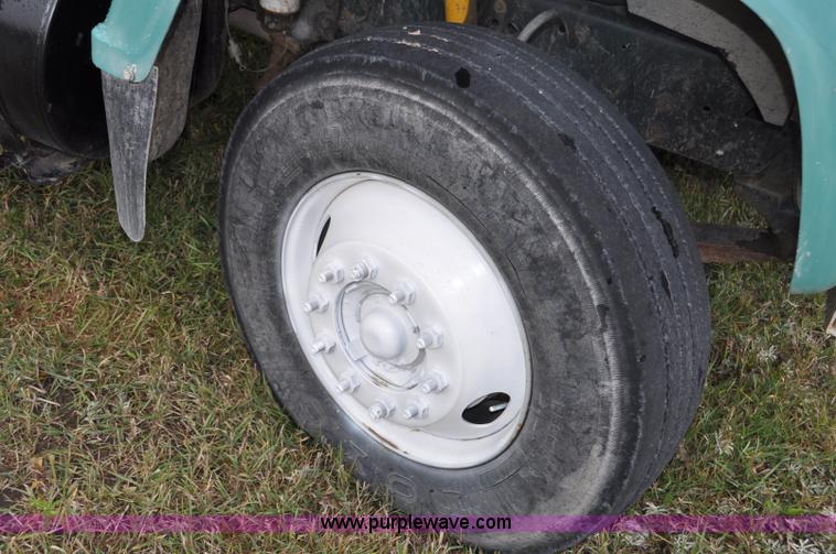 image for item G6184 1990 Ford L8000 dump bed truck