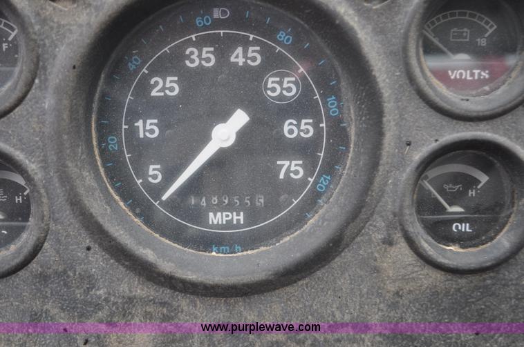 image for item G6184 1990 Ford L8000 dump bed truck