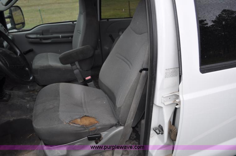 image for item G6185 2004 Ford F550 Crew Cab utility truck