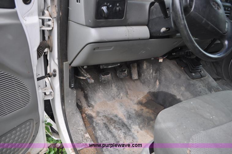 image for item G6185 2004 Ford F550 Crew Cab utility truck