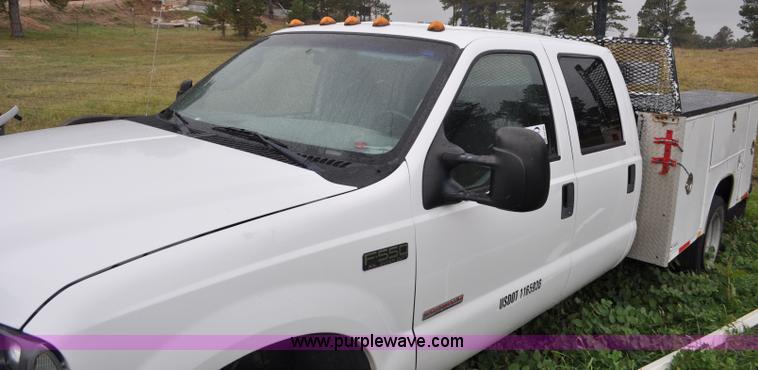 image for item G6185 2004 Ford F550 Crew Cab utility truck