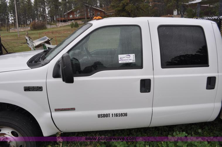 image for item G6185 2004 Ford F550 Crew Cab utility truck