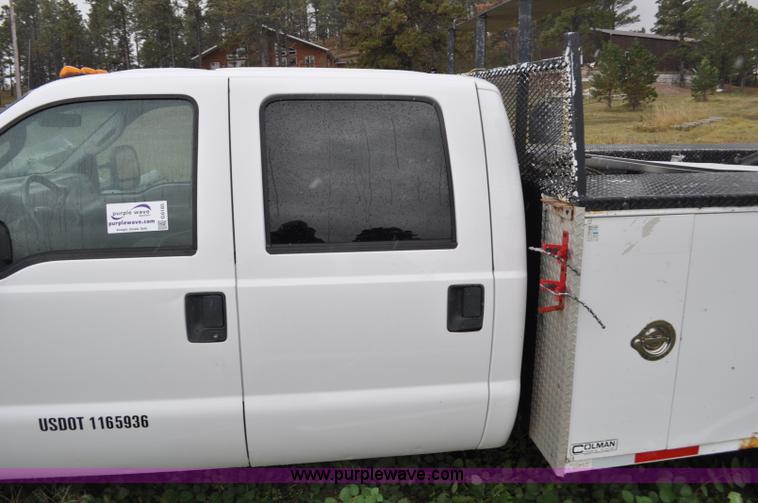 image for item G6185 2004 Ford F550 Crew Cab utility truck