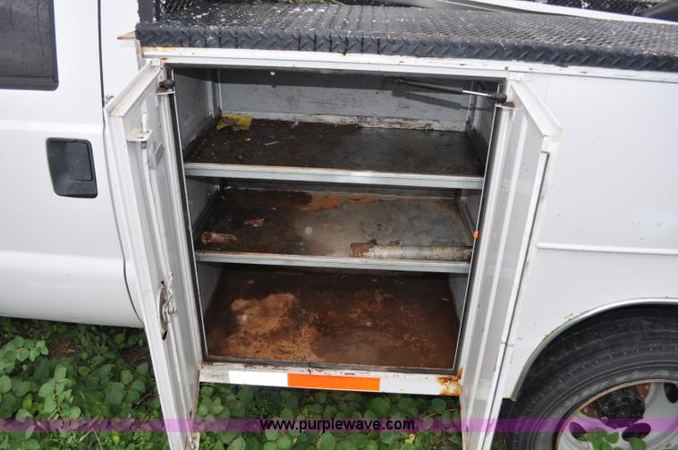 image for item G6185 2004 Ford F550 Crew Cab utility truck