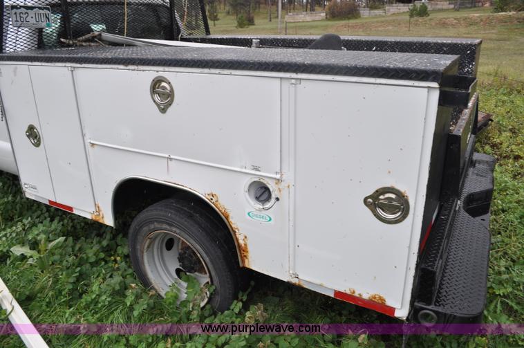 image for item G6185 2004 Ford F550 Crew Cab utility truck