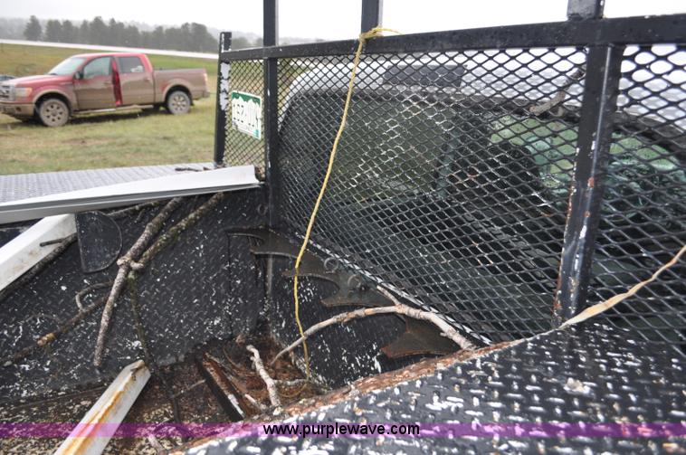 image for item G6185 2004 Ford F550 Crew Cab utility truck