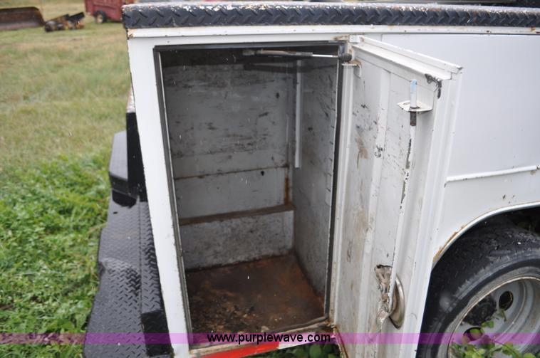 image for item G6185 2004 Ford F550 Crew Cab utility truck