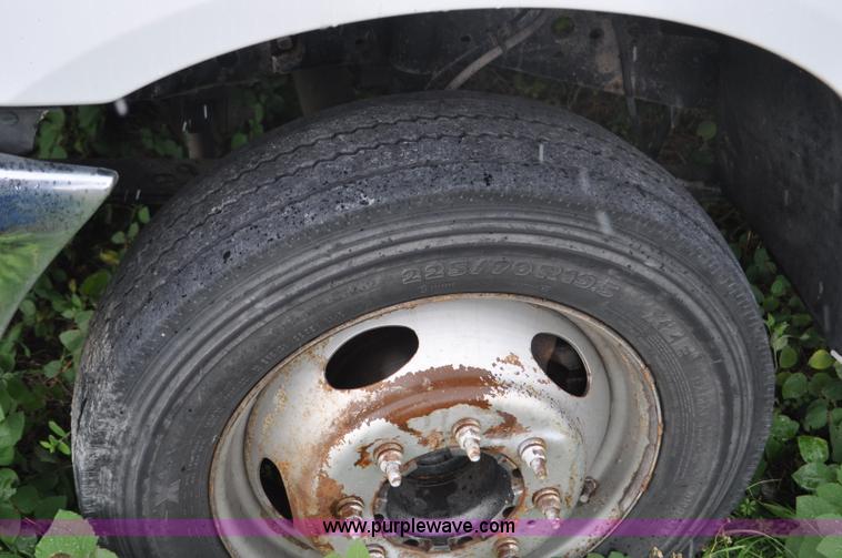 image for item G6185 2004 Ford F550 Crew Cab utility truck