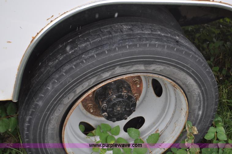 image for item G6185 2004 Ford F550 Crew Cab utility truck