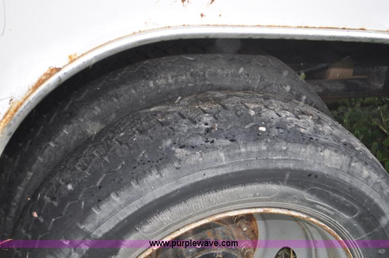 image for item G6185 2004 Ford F550 Crew Cab utility truck