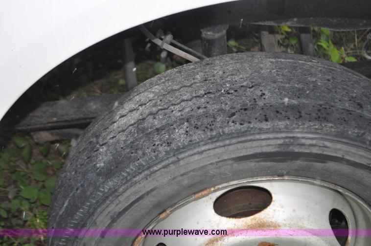 image for item G6185 2004 Ford F550 Crew Cab utility truck