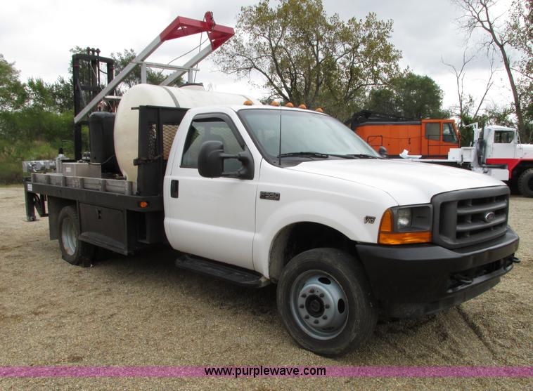 image for item G9217 2001 Ford F550 Super Duty truck with drill rig