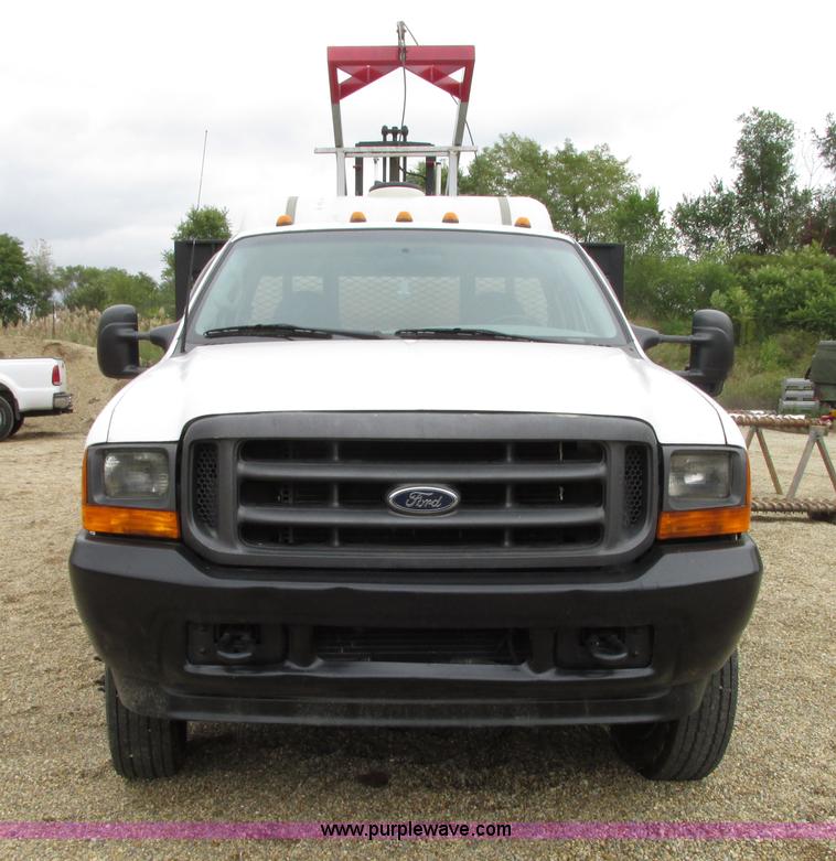 image for item G9217 2001 Ford F550 Super Duty truck with drill rig