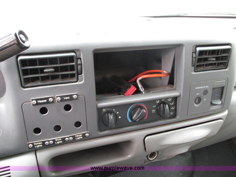 image for item G9217 2001 Ford F550 Super Duty truck with drill rig