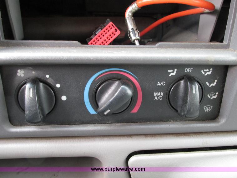 image for item G9217 2001 Ford F550 Super Duty truck with drill rig