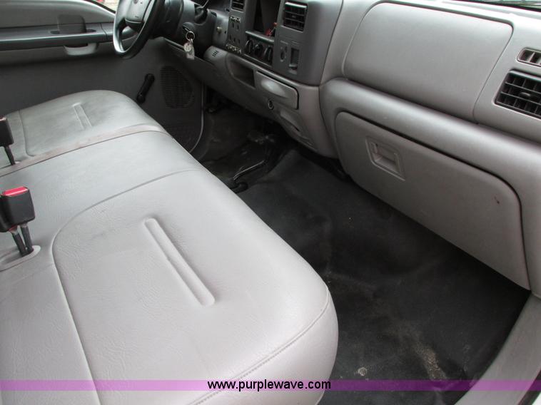 image for item G9217 2001 Ford F550 Super Duty truck with drill rig