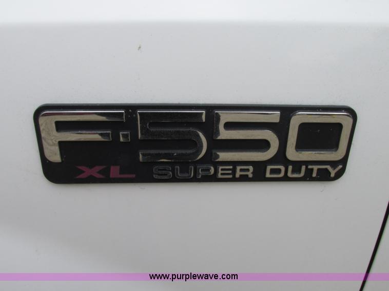 image for item G9217 2001 Ford F550 Super Duty truck with drill rig