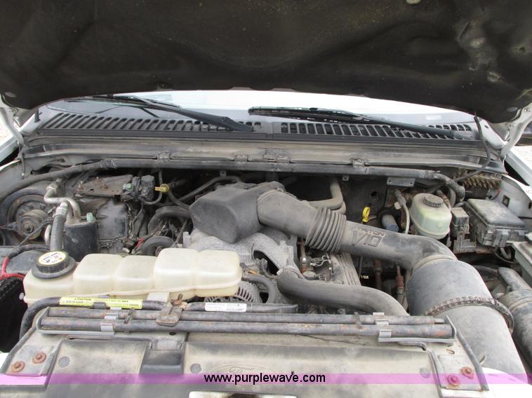 image for item G9217 2001 Ford F550 Super Duty truck with drill rig