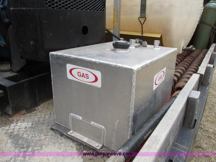 image for item G9217 2001 Ford F550 Super Duty truck with drill rig