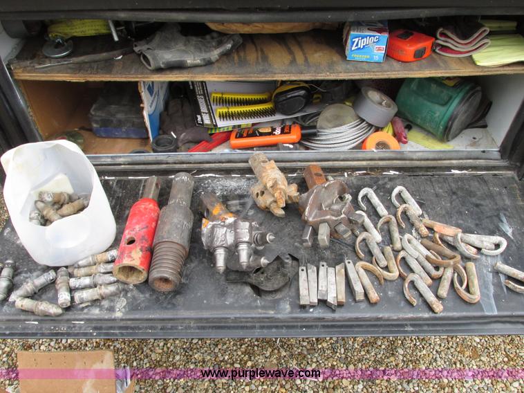 image for item G9217 2001 Ford F550 Super Duty truck with drill rig