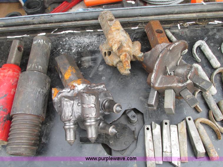 image for item G9217 2001 Ford F550 Super Duty truck with drill rig