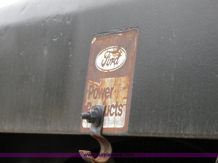 image for item G9217 2001 Ford F550 Super Duty truck with drill rig