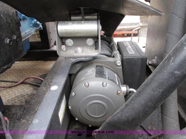 image for item G9217 2001 Ford F550 Super Duty truck with drill rig