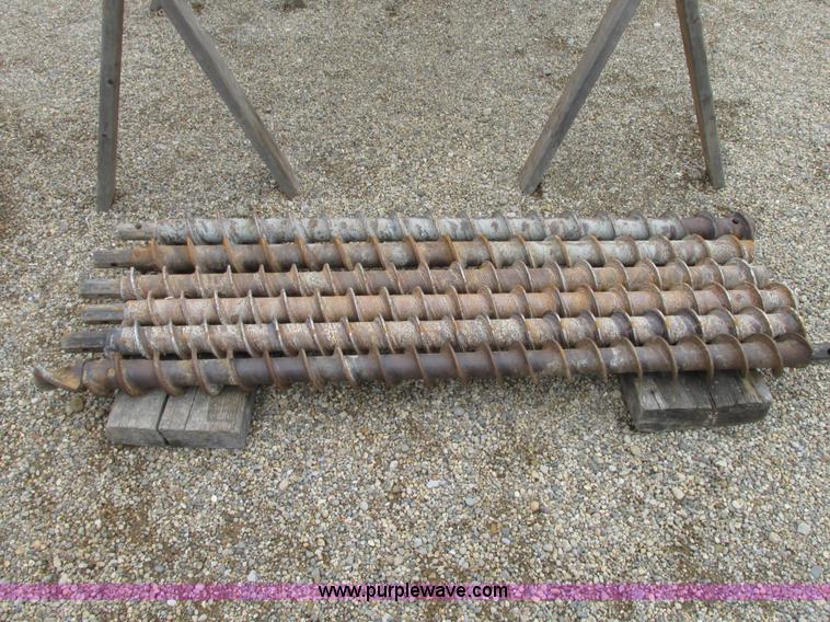 image for item G9217 2001 Ford F550 Super Duty truck with drill rig