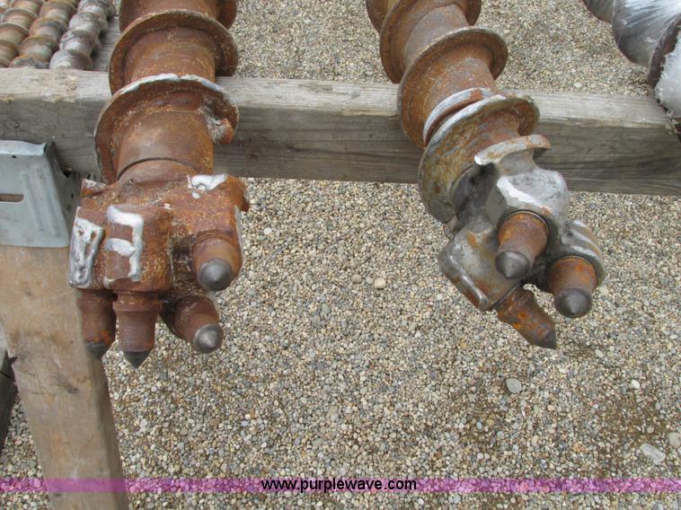 image for item G9217 2001 Ford F550 Super Duty truck with drill rig