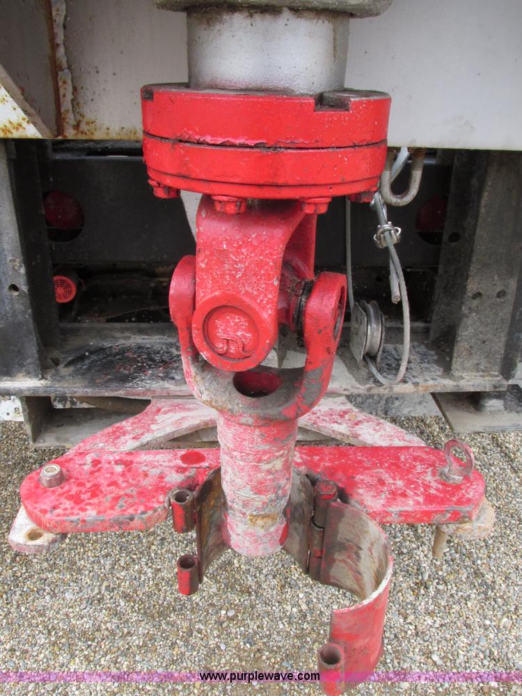 image for item G9217 2001 Ford F550 Super Duty truck with drill rig