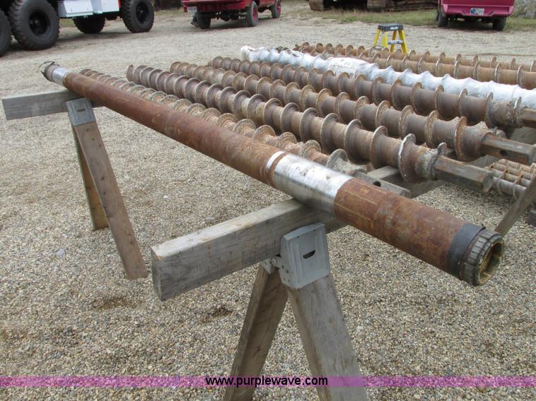 image for item G9217 2001 Ford F550 Super Duty truck with drill rig