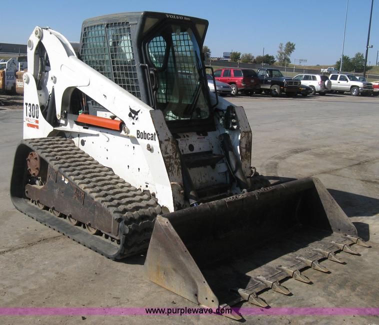 image for item H4481 2004 Bobcat T300 Turbo track skid steer