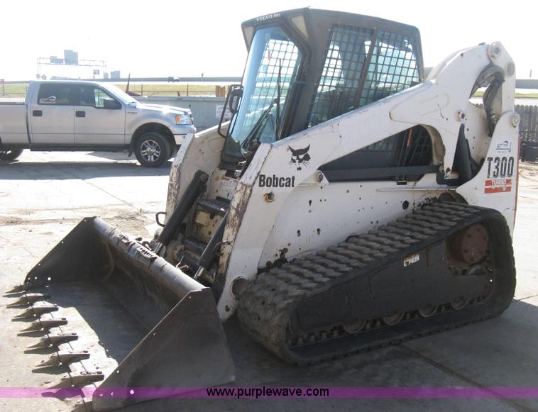image for item H4481 2004 Bobcat T300 Turbo track skid steer