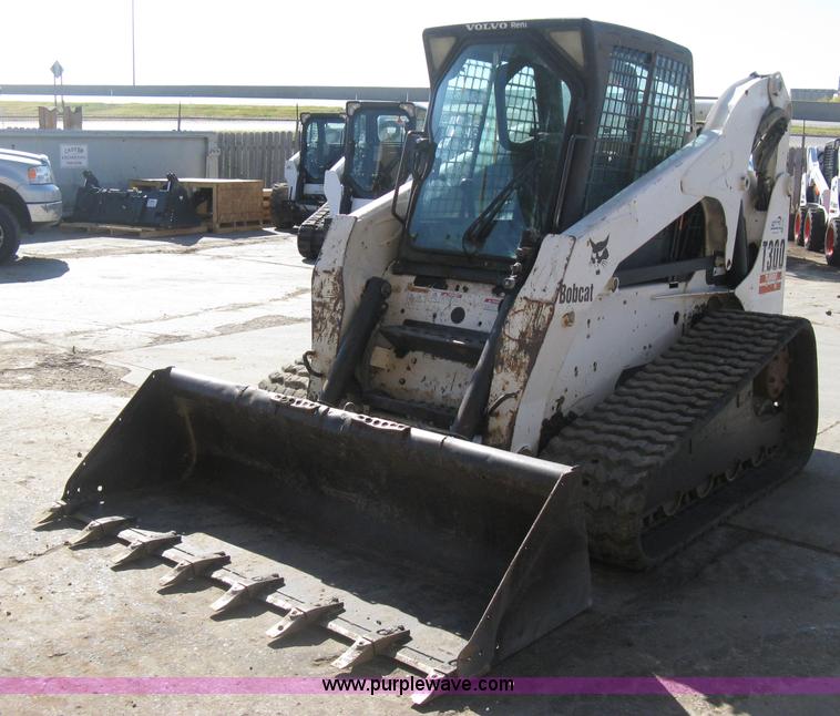 image for item H4481 2004 Bobcat T300 Turbo track skid steer
