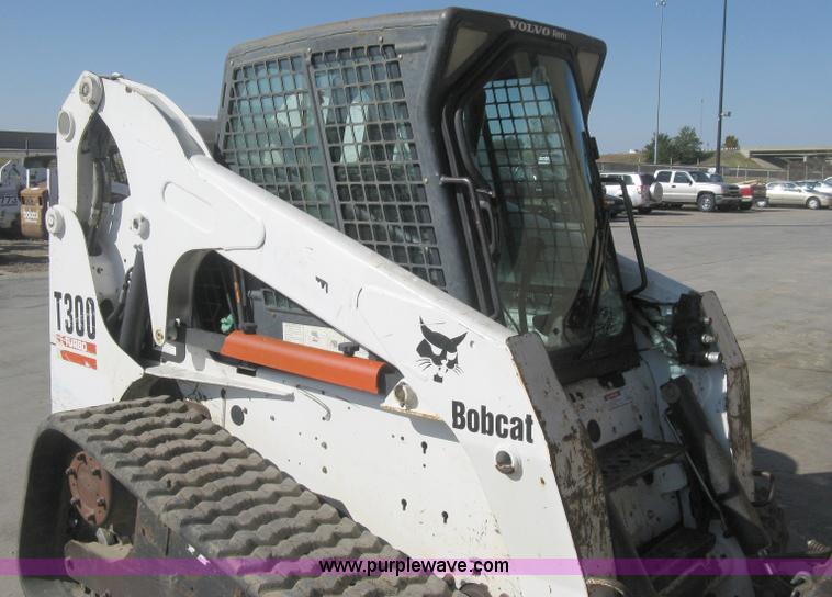 image for item H4481 2004 Bobcat T300 Turbo track skid steer