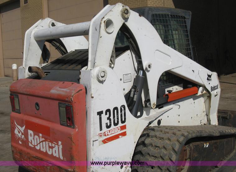 image for item H4481 2004 Bobcat T300 Turbo track skid steer