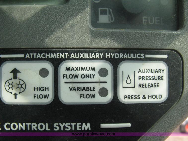 image for item H4481 2004 Bobcat T300 Turbo track skid steer