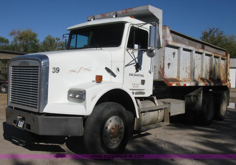 image for item H4489 1996 Freightliner FLD112SD dump truck