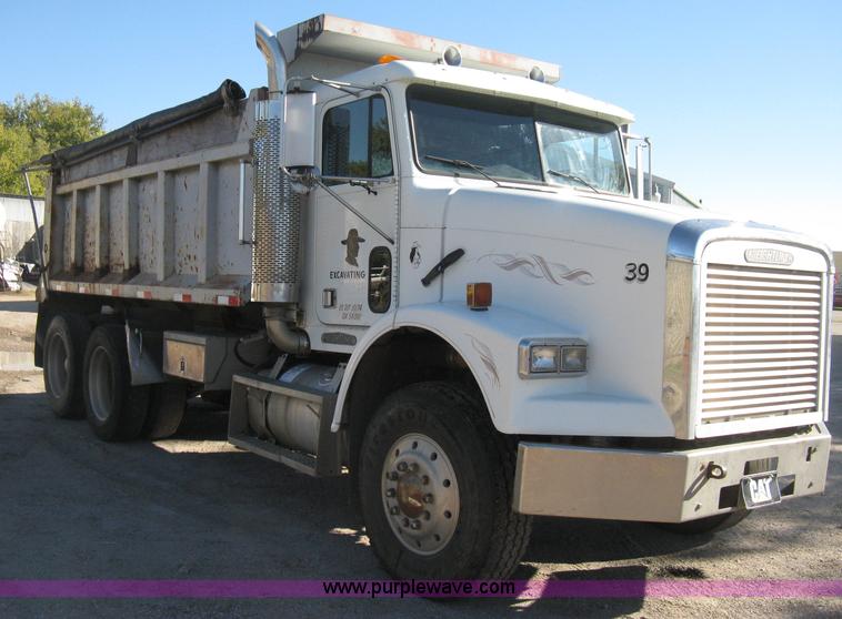 image for item H4489 1996 Freightliner FLD112SD dump truck