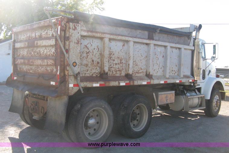 image for item H4489 1996 Freightliner FLD112SD dump truck