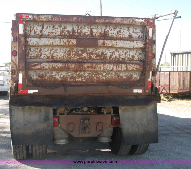 image for item H4489 1996 Freightliner FLD112SD dump truck