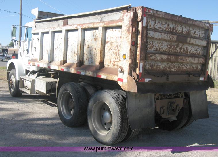 image for item H4489 1996 Freightliner FLD112SD dump truck
