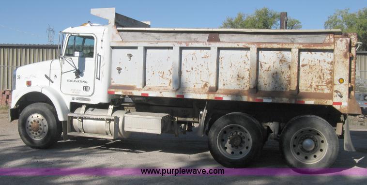 image for item H4489 1996 Freightliner FLD112SD dump truck