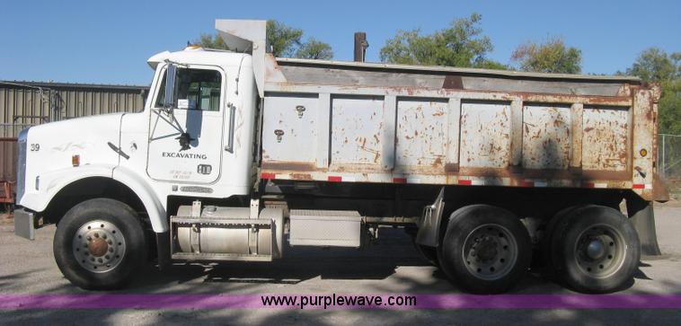 image for item H4489 1996 Freightliner FLD112SD dump truck