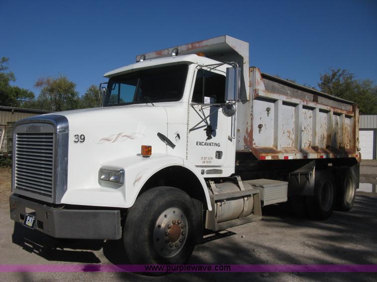 image for item H4489 1996 Freightliner FLD112SD dump truck