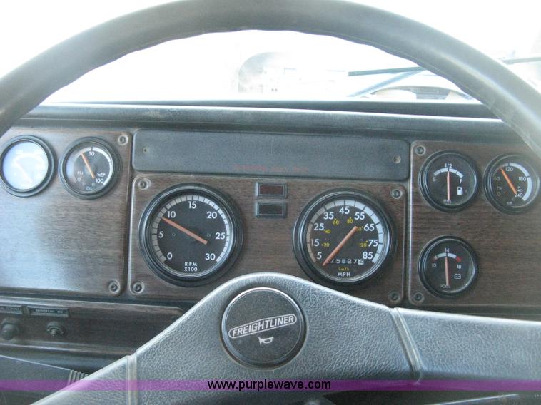 image for item H4489 1996 Freightliner FLD112SD dump truck