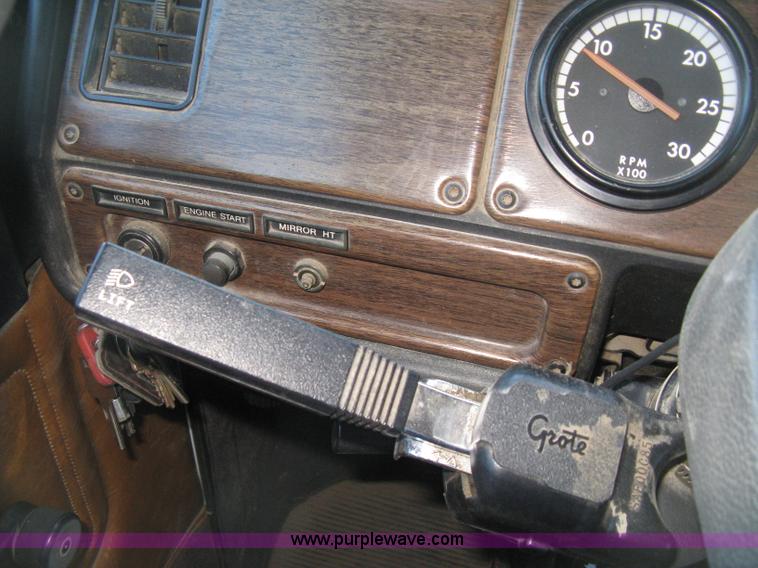 image for item H4489 1996 Freightliner FLD112SD dump truck