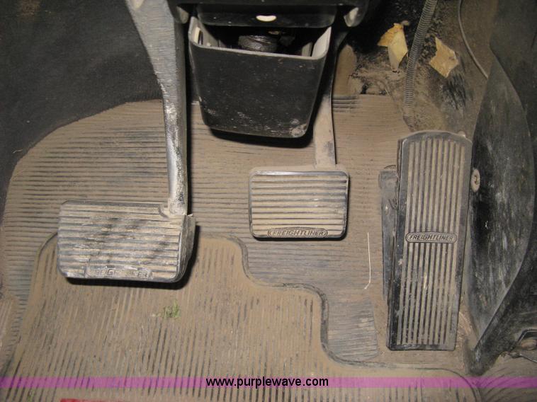 image for item H4489 1996 Freightliner FLD112SD dump truck